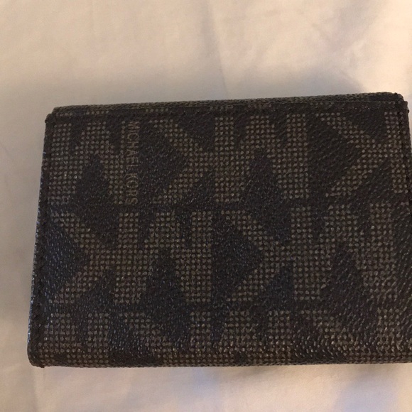 Michael Kors wallet! - Picture 3 of 4